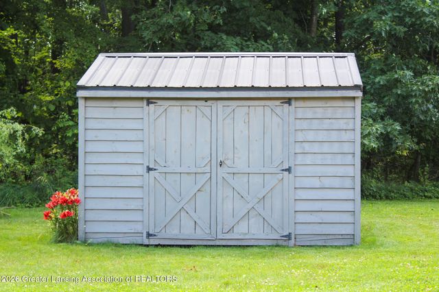 5182 Windsor Highway, Potterville, MI 48876