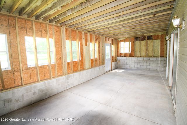 5182 Windsor Highway, Potterville, MI 48876