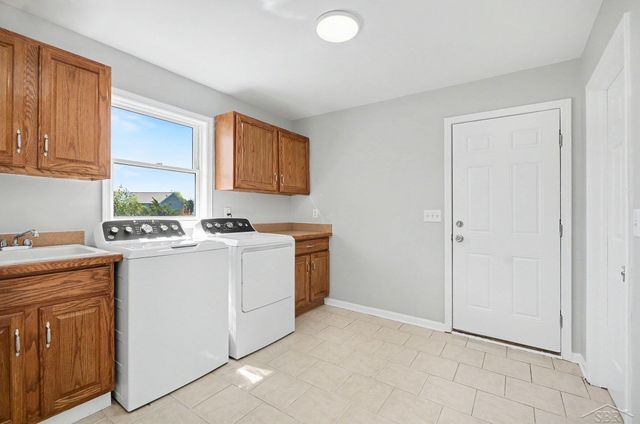 5888 Cobblestone Drive, North Branch, MI 48461