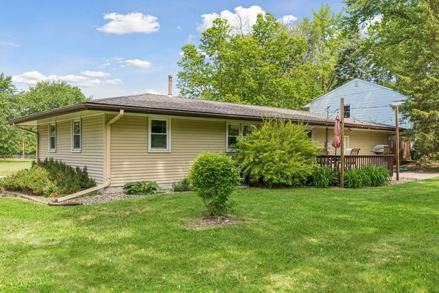 1064 Hackmann Circle NE, Fridley, MN 55432