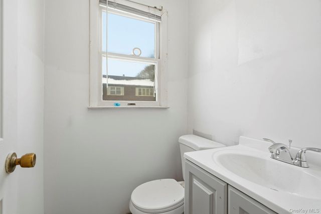 55 Leroy Avenue, Valhalla, NY 10595