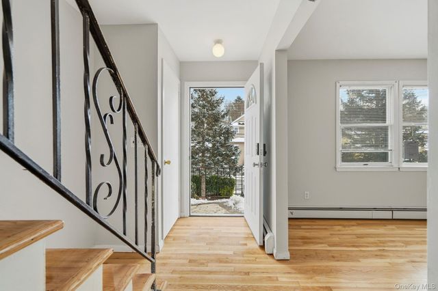 55 Leroy Avenue, Valhalla, NY 10595