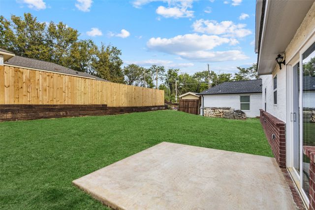 1009 N Barrett Avenue, Denison, TX 75020