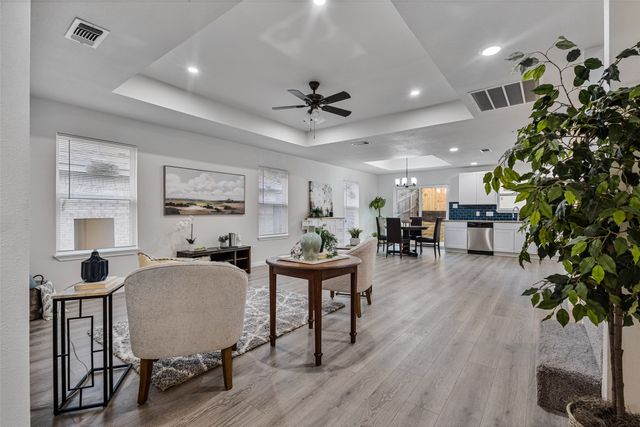 1009 N Barrett Avenue, Denison, TX 75020