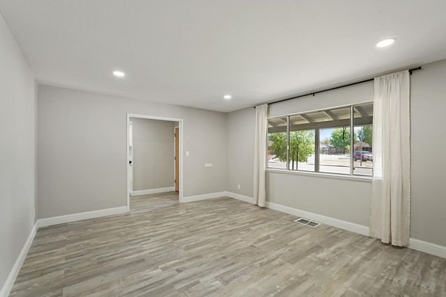 1711 W Tokay St, Lodi, CA 95242