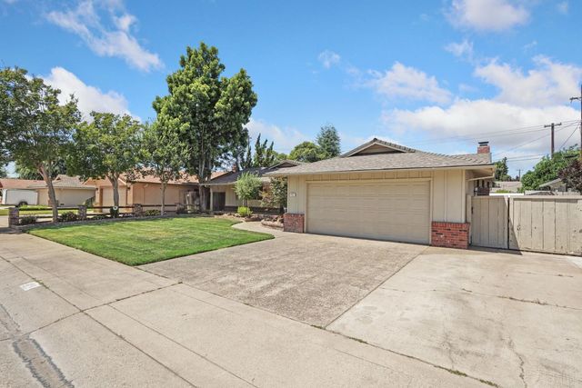 1711 W Tokay St, Lodi, CA 95242