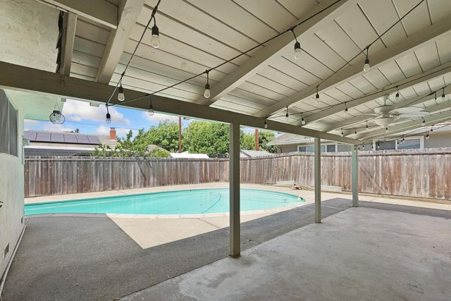 1711 W Tokay St, Lodi, CA 95242