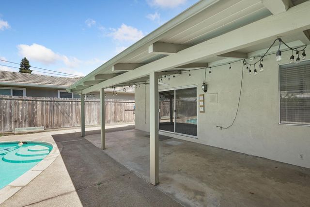 1711 W Tokay St, Lodi, CA 95242