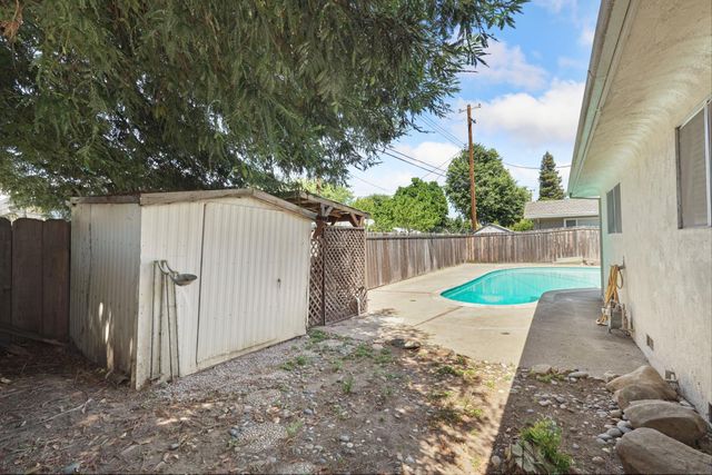 1711 W Tokay St, Lodi, CA 95242