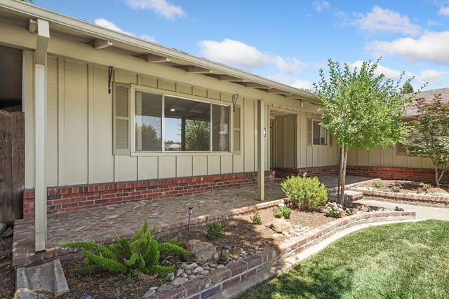 1711 W Tokay St, Lodi, CA 95242