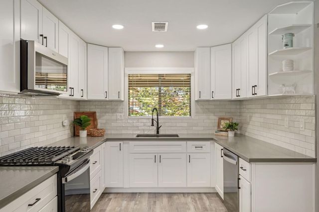 1711 W Tokay St, Lodi, CA 95242