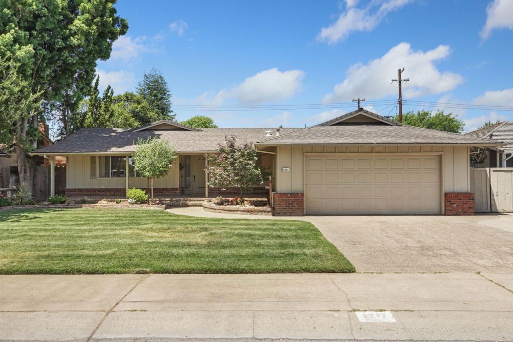 1711 W Tokay St, Lodi, CA 95242