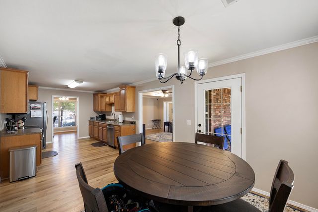 140 Hawthorne Lane, Russellville, AR 72802