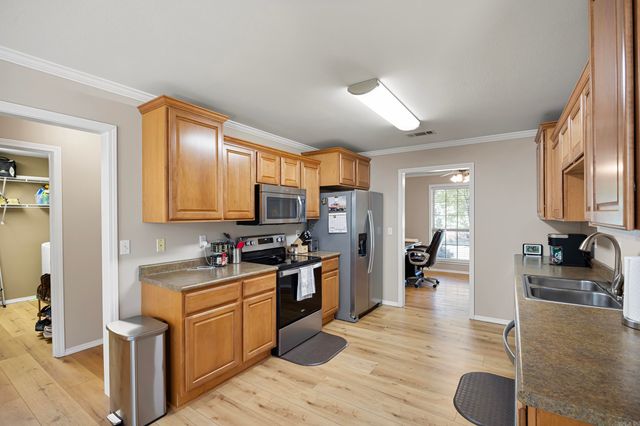 140 Hawthorne Lane, Russellville, AR 72802