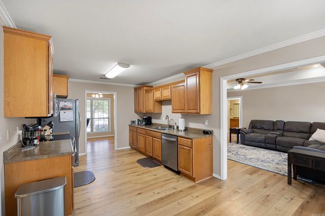 140 Hawthorne Lane, Russellville, AR 72802