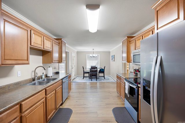 140 Hawthorne Lane, Russellville, AR 72802