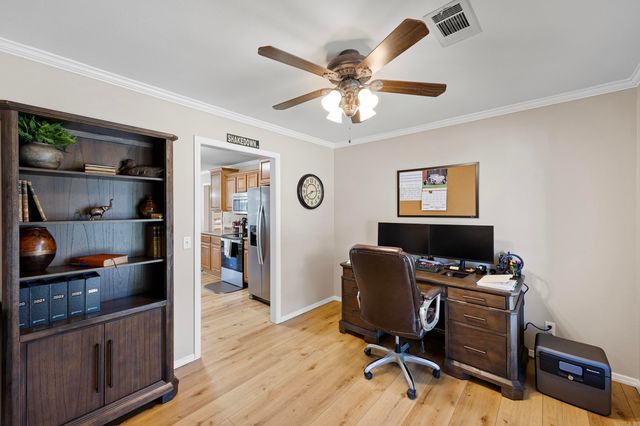 140 Hawthorne Lane, Russellville, AR 72802