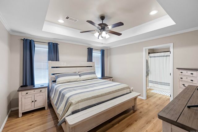 140 Hawthorne Lane, Russellville, AR 72802