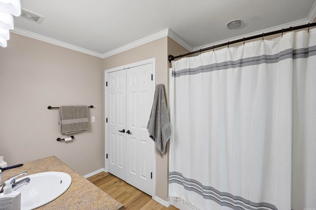 140 Hawthorne Lane, Russellville, AR 72802