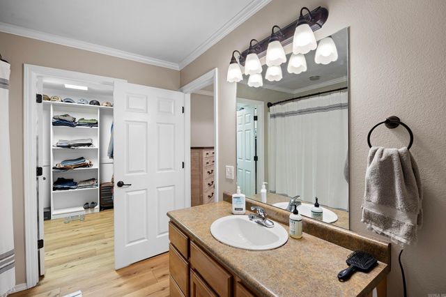 140 Hawthorne Lane, Russellville, AR 72802