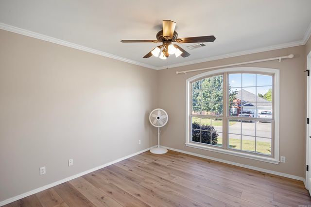 140 Hawthorne Lane, Russellville, AR 72802