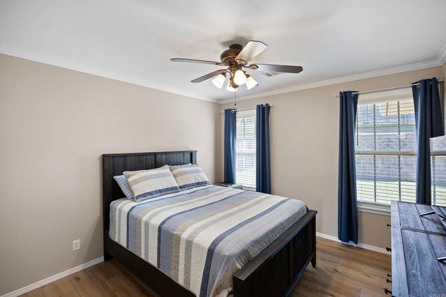 140 Hawthorne Lane, Russellville, AR 72802