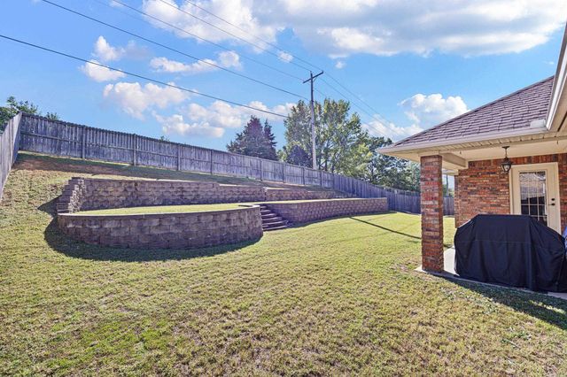140 Hawthorne Lane, Russellville, AR 72802