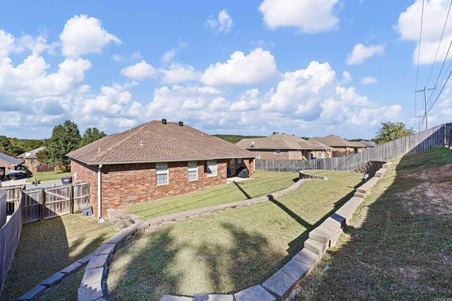 140 Hawthorne Lane, Russellville, AR 72802