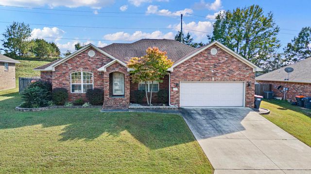 140 Hawthorne Lane, Russellville, AR 72802
