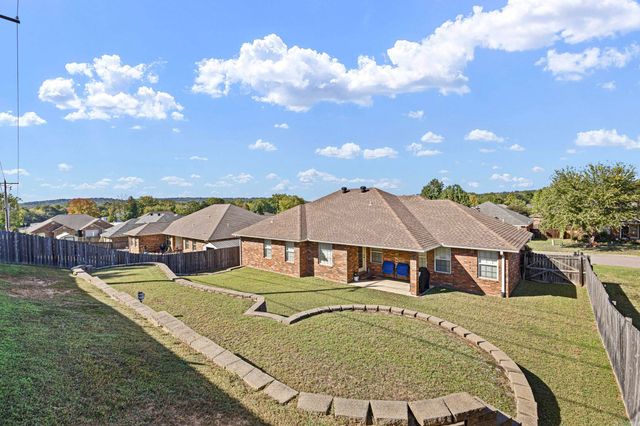 140 Hawthorne Lane, Russellville, AR 72802