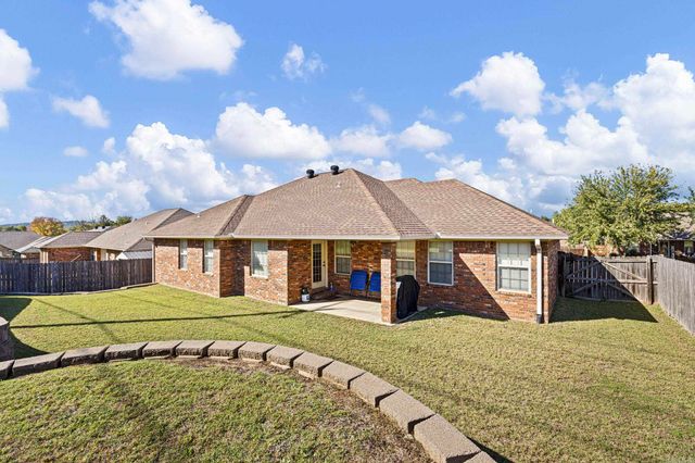 140 Hawthorne Lane, Russellville, AR 72802