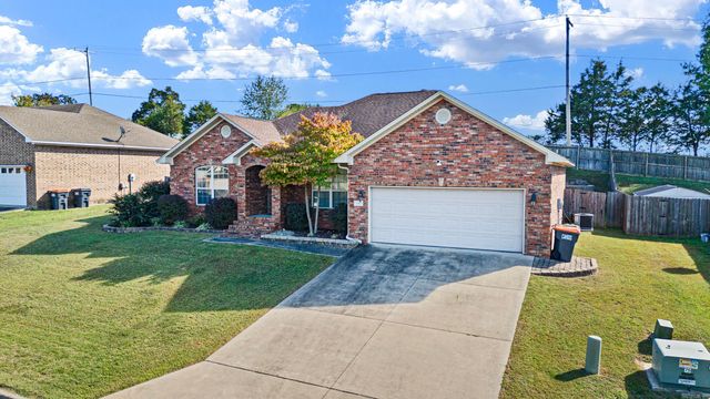 140 Hawthorne Lane, Russellville, AR 72802
