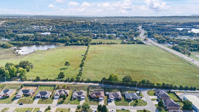 140 Hawthorne Lane, Russellville, AR 72802