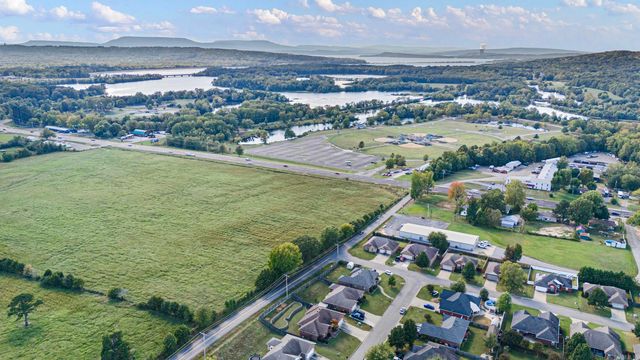 140 Hawthorne Lane, Russellville, AR 72802