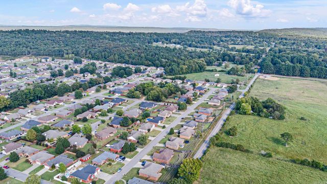 140 Hawthorne Lane, Russellville, AR 72802