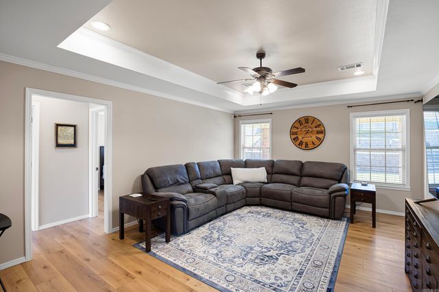 140 Hawthorne Lane, Russellville, AR 72802