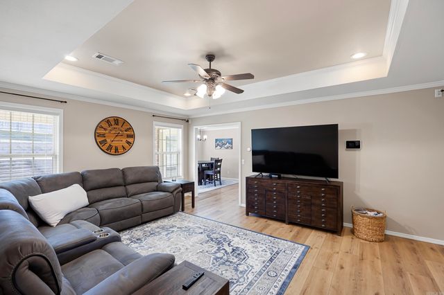 140 Hawthorne Lane, Russellville, AR 72802