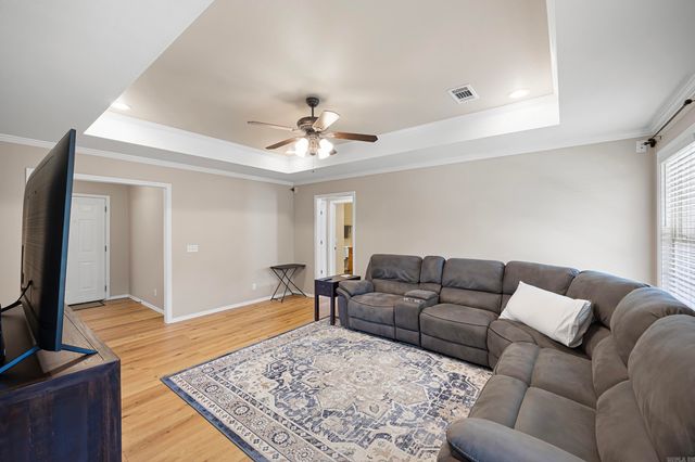 140 Hawthorne Lane, Russellville, AR 72802