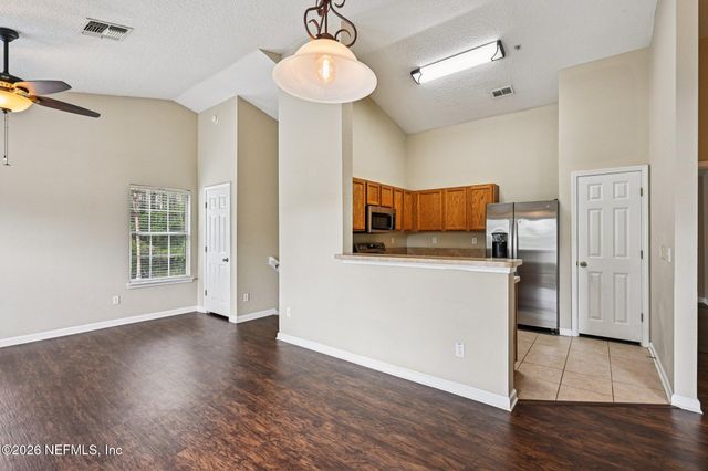 2200 MARSH HAWK Lane 113, Fleming Island, FL 32003