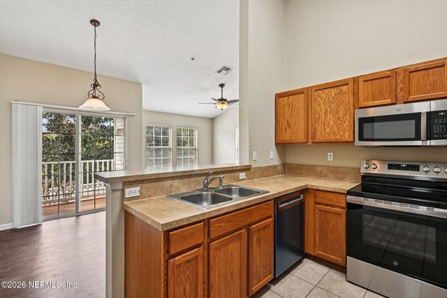 2200 MARSH HAWK Lane 113, Fleming Island, FL 32003