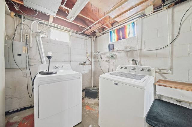 4130 Oxford Street, Des Moines, IA 50313