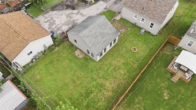 4130 Oxford Street, Des Moines, IA 50313