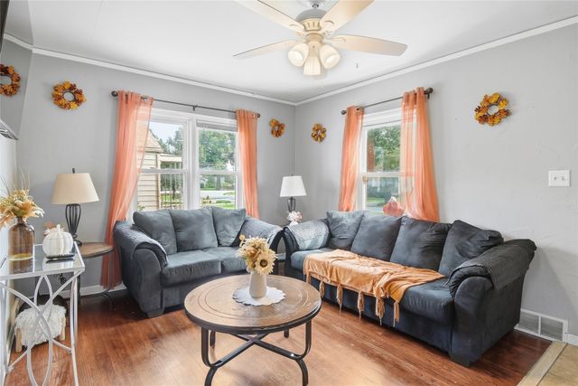 4130 Oxford Street, Des Moines, IA 50313