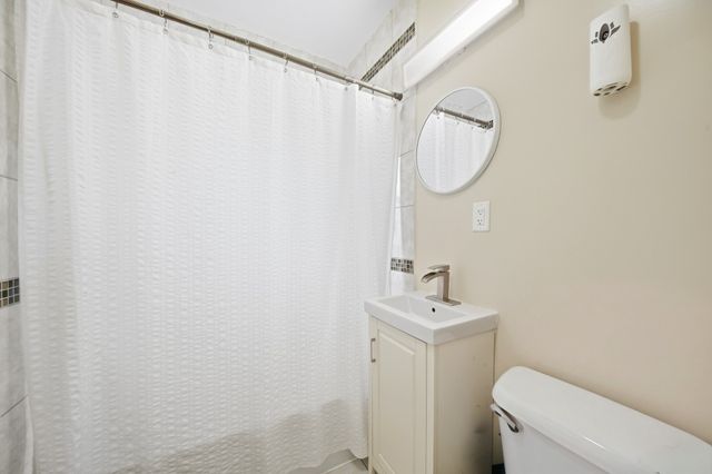 4130 Oxford Street, Des Moines, IA 50313