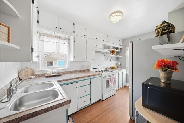 4130 Oxford Street, Des Moines, IA 50313