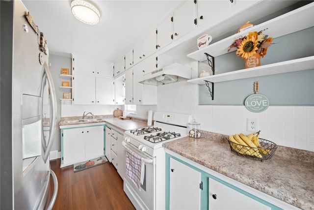 4130 Oxford Street, Des Moines, IA 50313