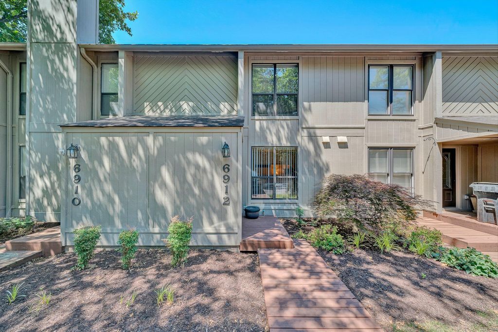 6912 Buck Crossing DR, Roanoke, VA 24018