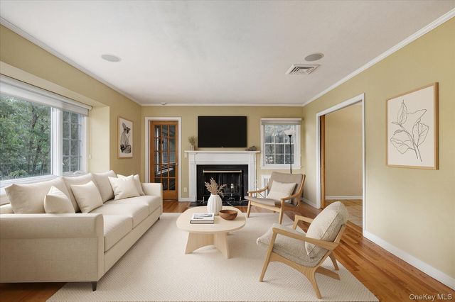 73 Revere Road, East Hills, NY 11577