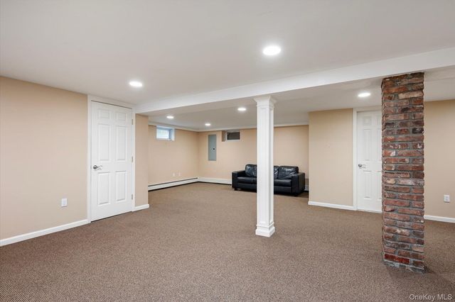 73 Revere Road, East Hills, NY 11577