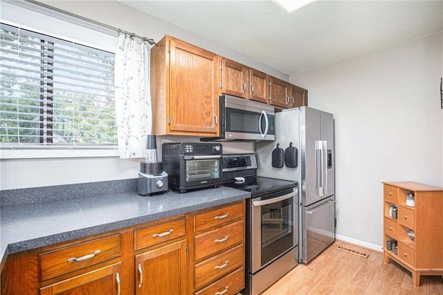 12782 W 108th Terrace W, Overland Park, KS 66210